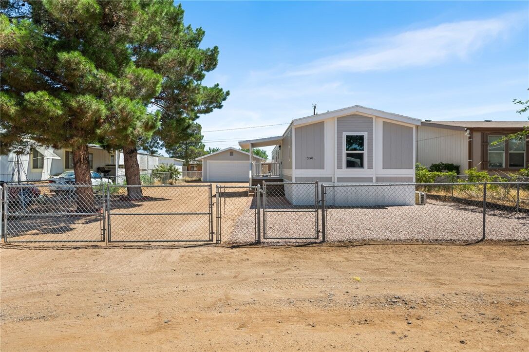 Property Photo: 3190 E Potter Avenue AZ 86409