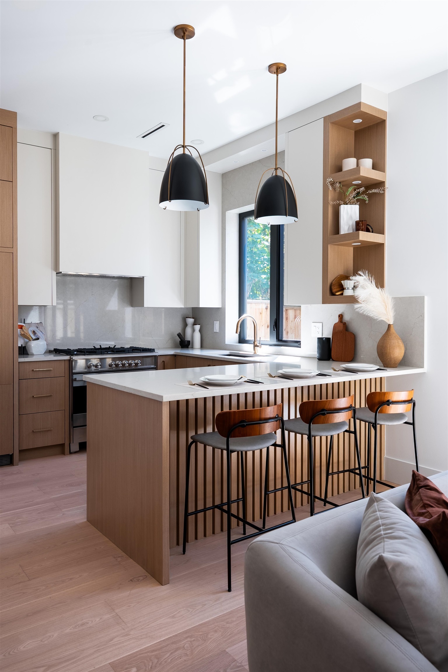 Property Photo: 356 E 40th Avenue 2 BC V5W 1L9