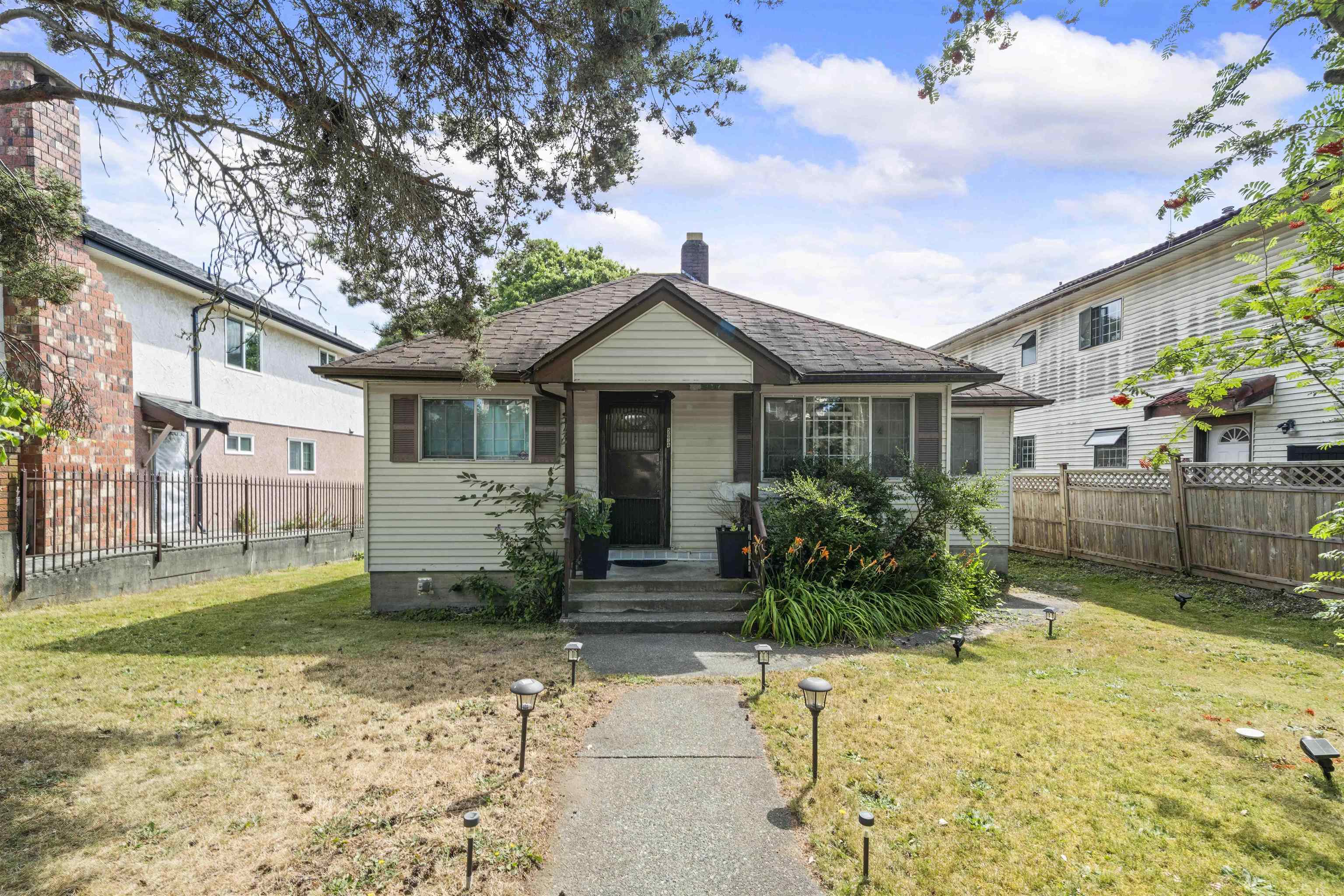 5974 Argyle Street  Vancouver BC V5P 3K1 photo