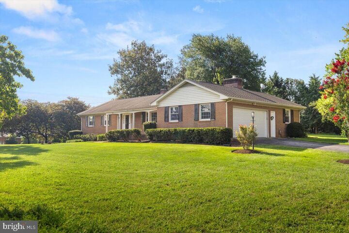 Property Photo: 101 Dutton Place VA 22601