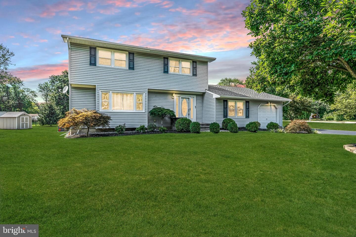 Property Photo:  28 Woodland Drive  NJ 08520 
