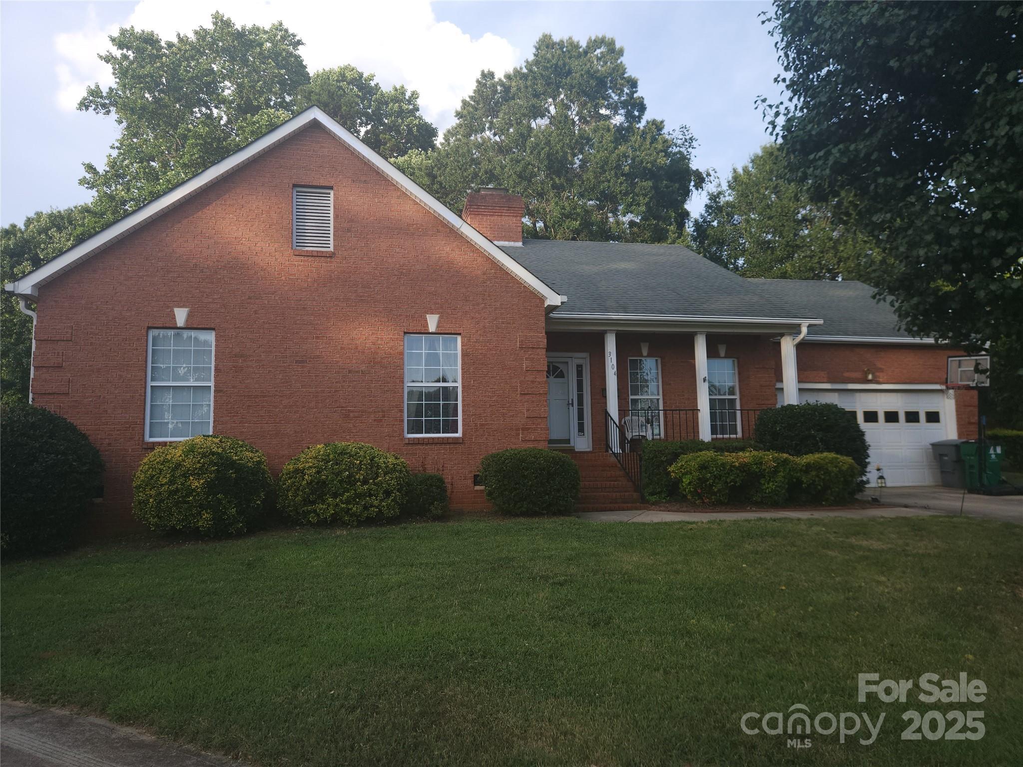 Property Photo: 3104 Yvonne Lane NC 28216