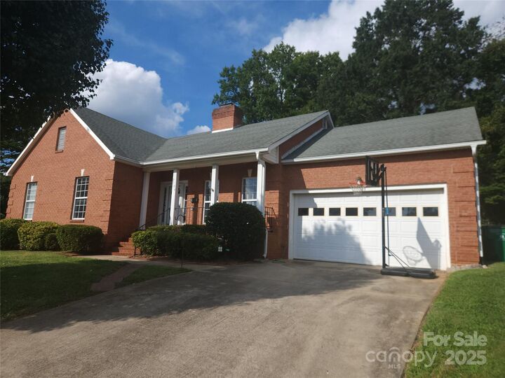 Property Photo: 3104 Yvonne Lane NC 28216