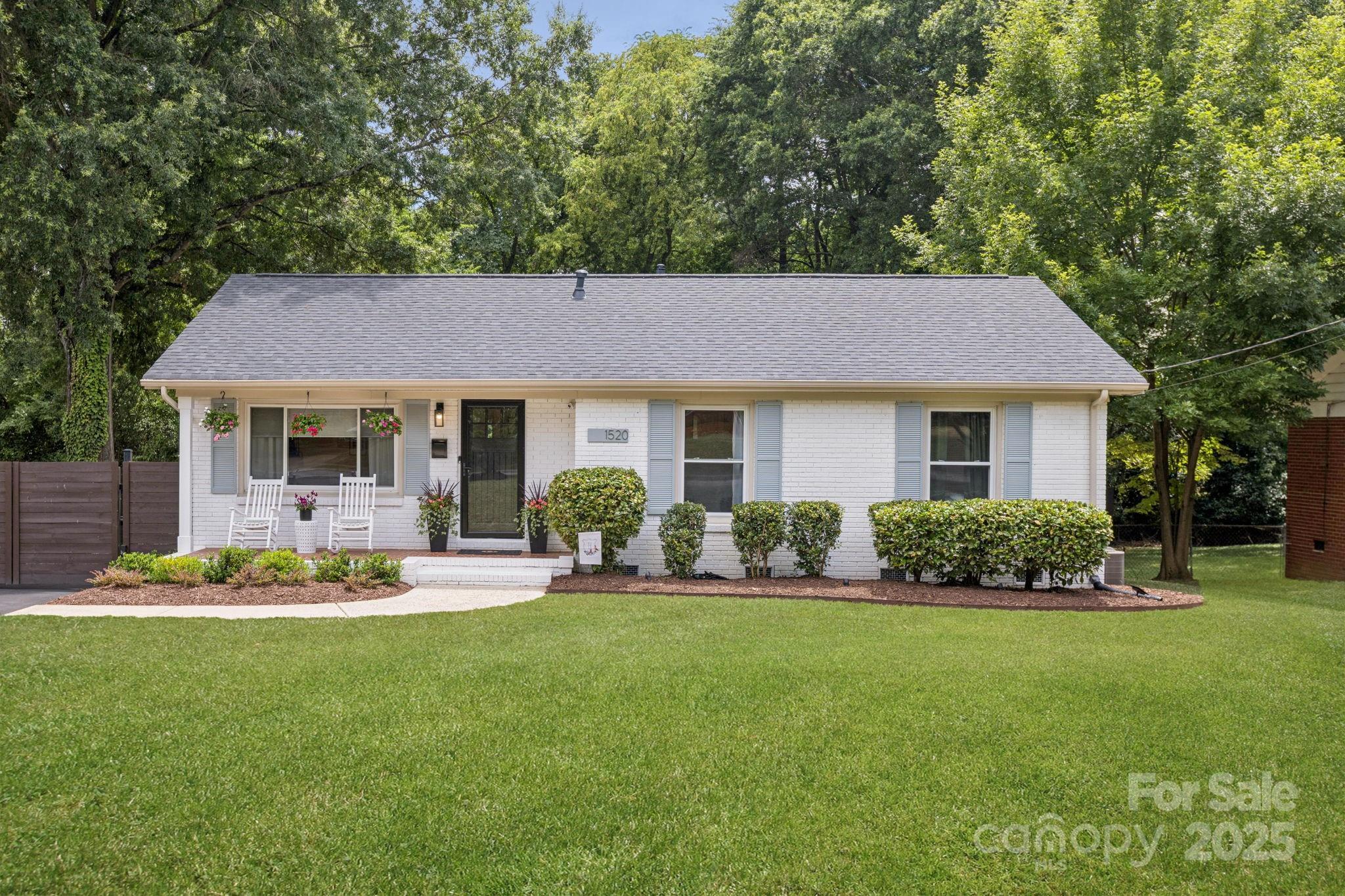 Property Photo: 1520 Starbrook Drive NC 28210