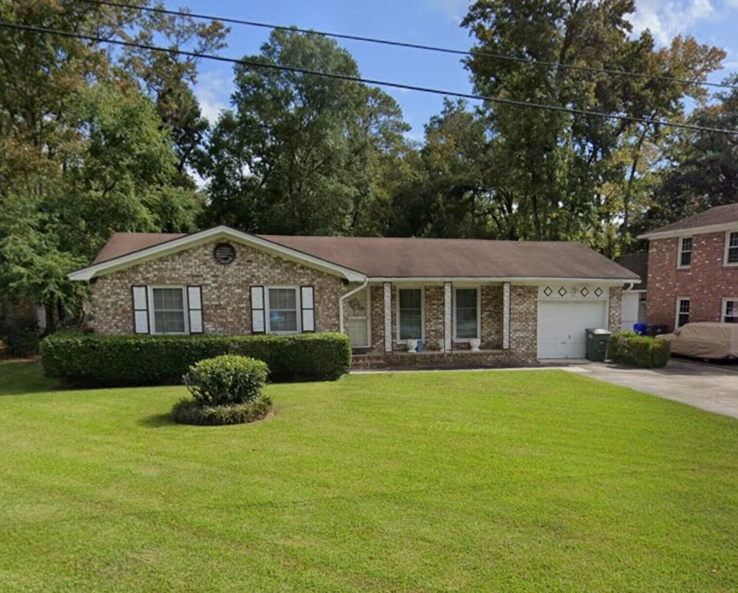 Property Photo: 10 Heathwood Drive SC 29407
