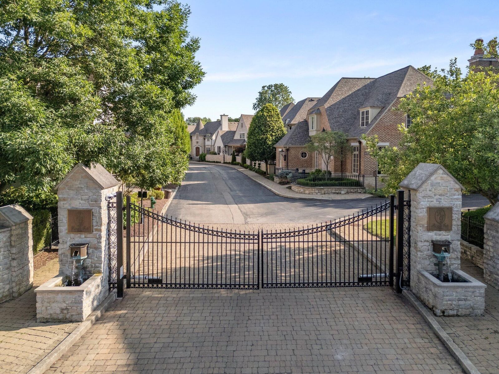 Property Photo: 3507 River Avon Circle OH 43221