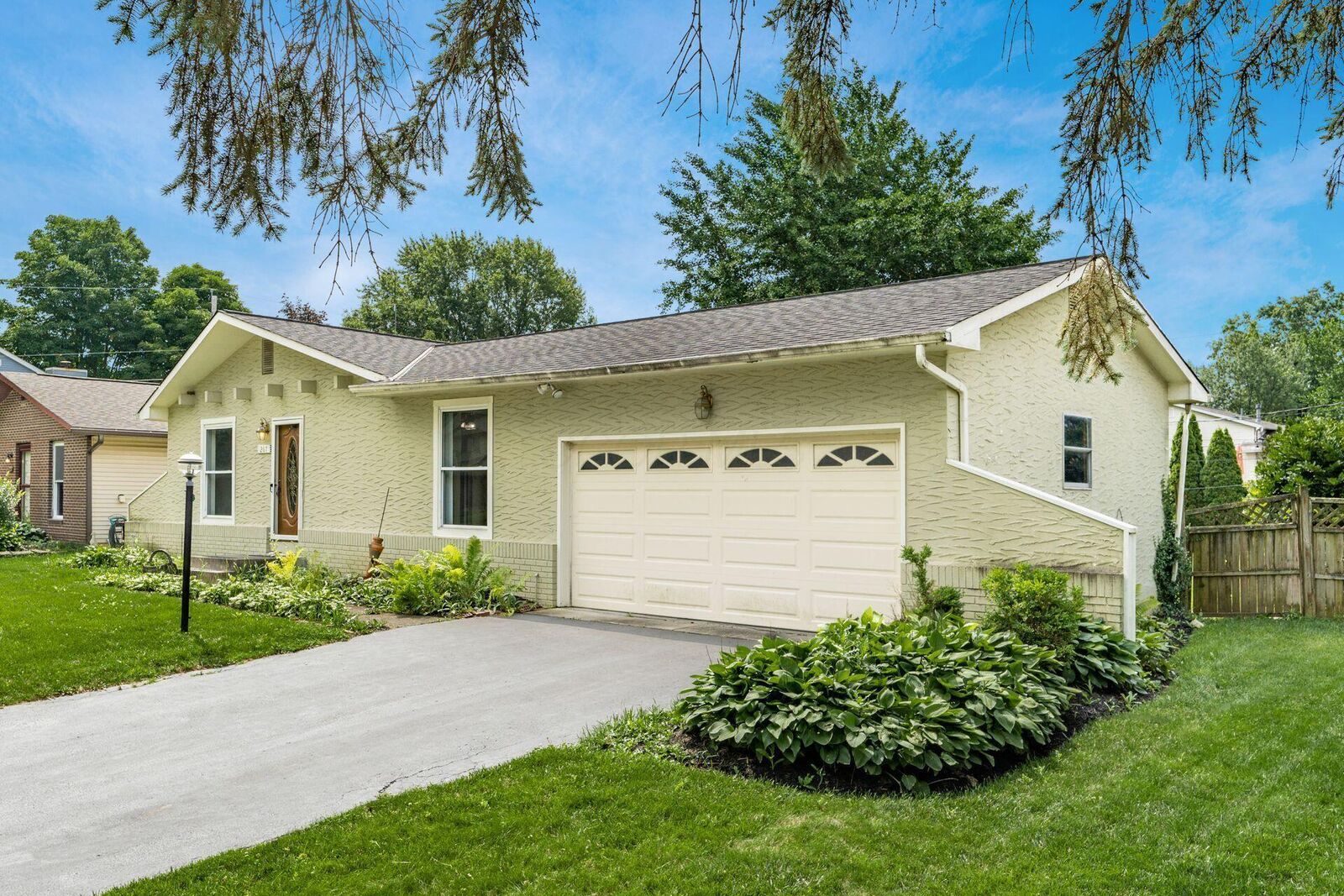 Property Photo:  267 Rugby Lane  OH 43230 