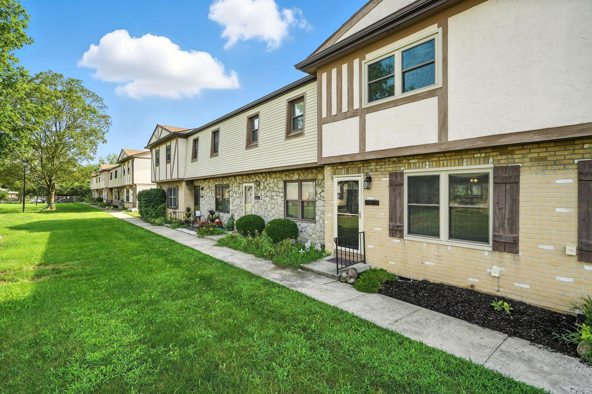 Property Photo: 3843 Queen Anne Place OH 43123