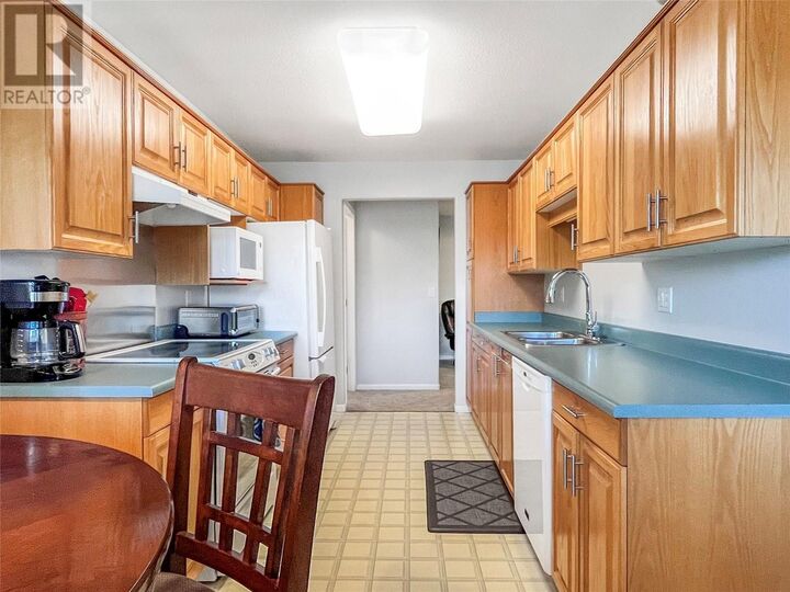 Property Photo:  940 Glenwood Avenue 308  BC V1Y 9P2 