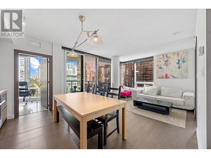 Property Photo: 68 Smithe Street 1122 BC V6B 0P4