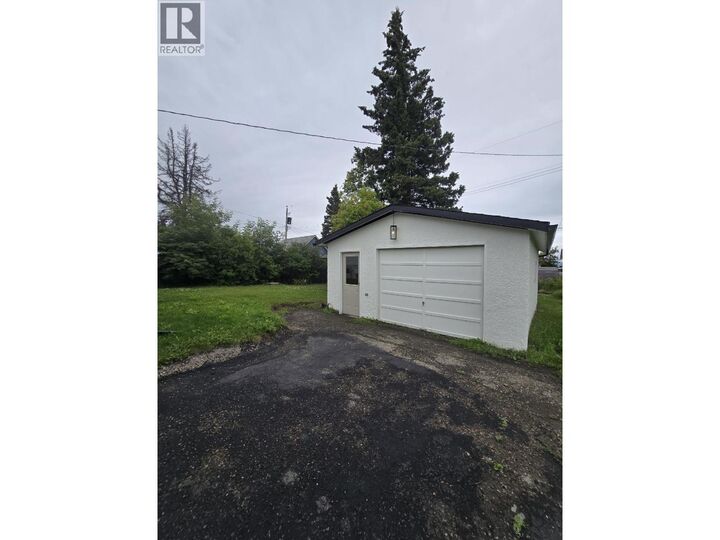 Photo de la propriété: 10307 104 Avenue BC V1J 2K8