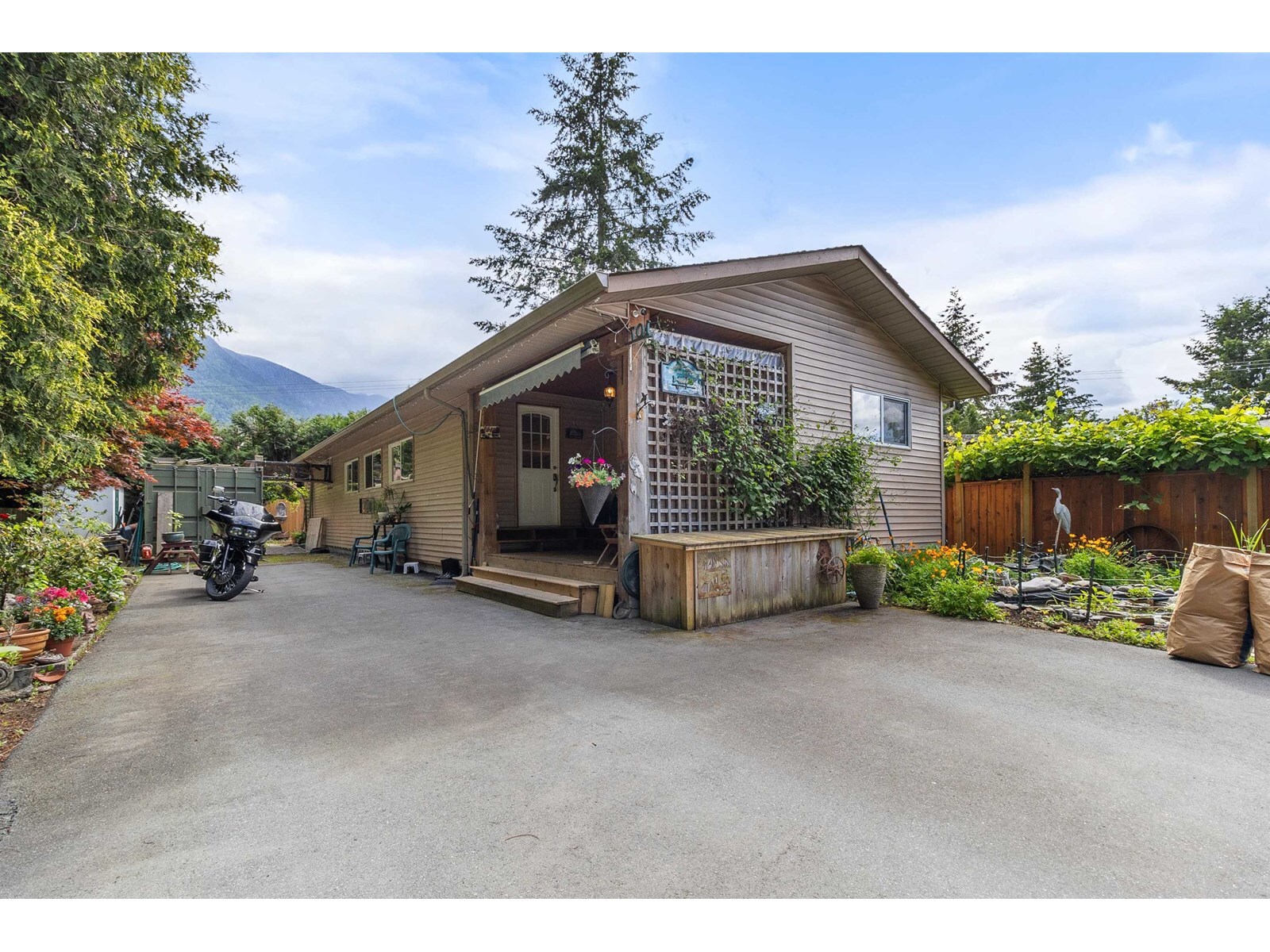 Photo de la propriété: 46511 Chilliwack Lake Road 107 BC V2R 3S4