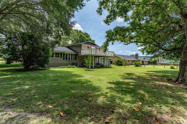 Property Photo: 631 NE Country Club Avenue FL 32547