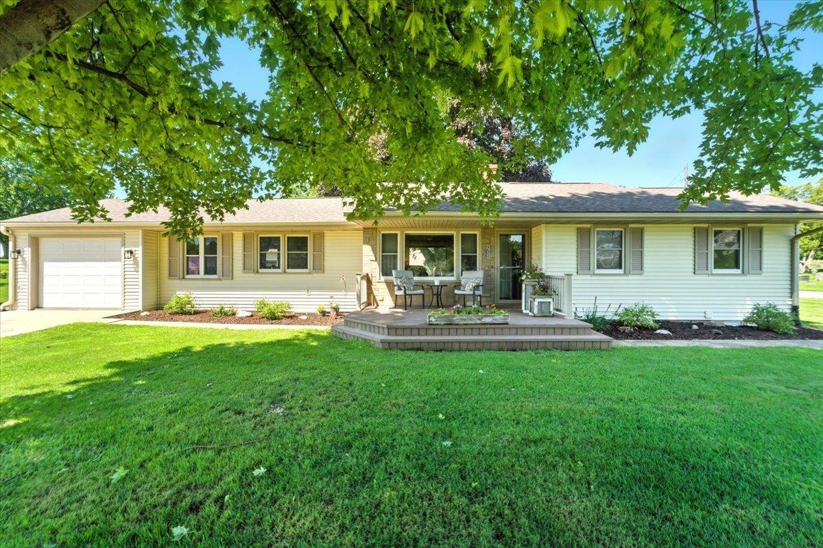 Property Photo: 200 Hwy 150 S Highway IA 52175