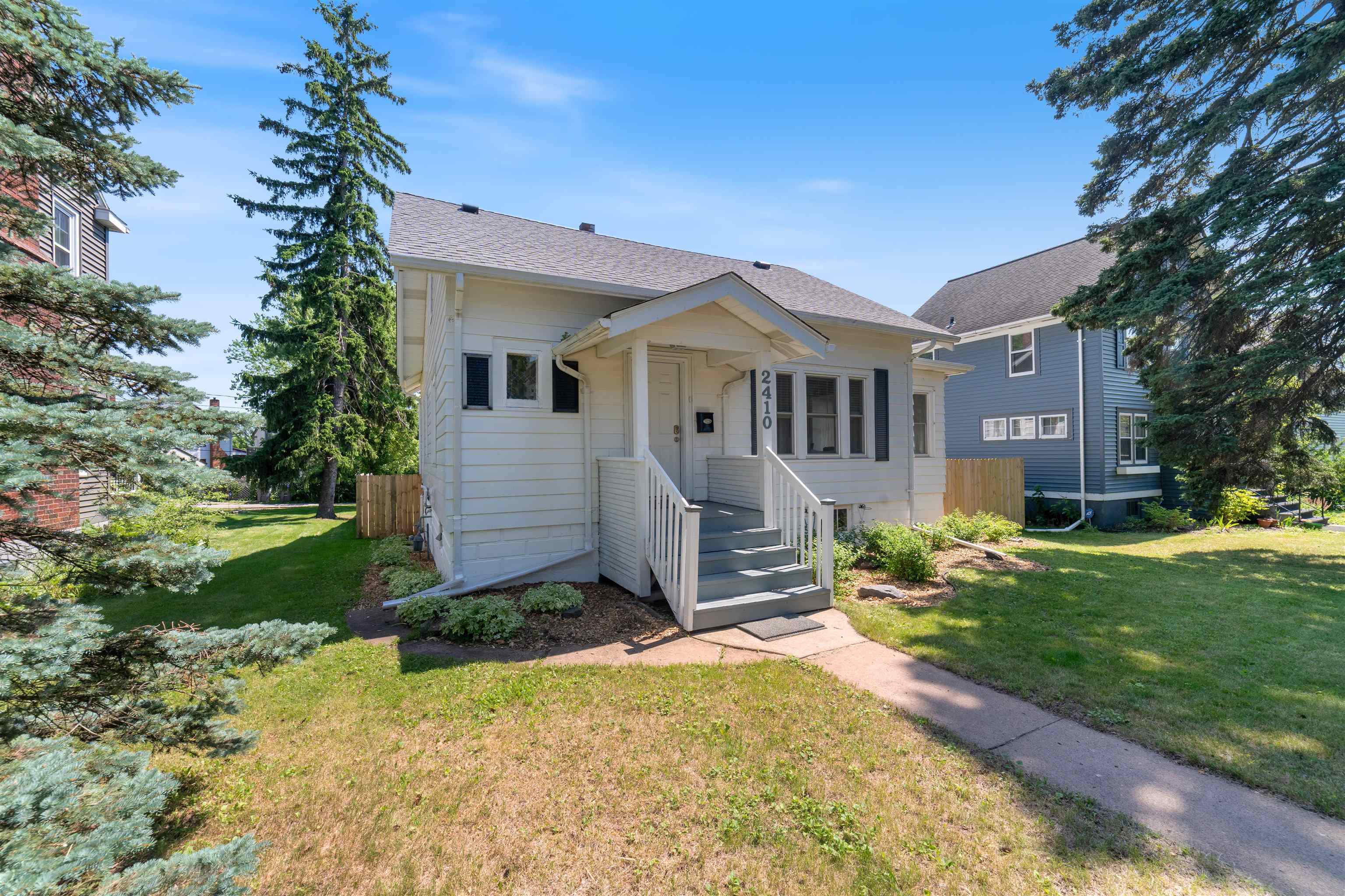 Property Photo:  2410 E 8th St  MN 55812 