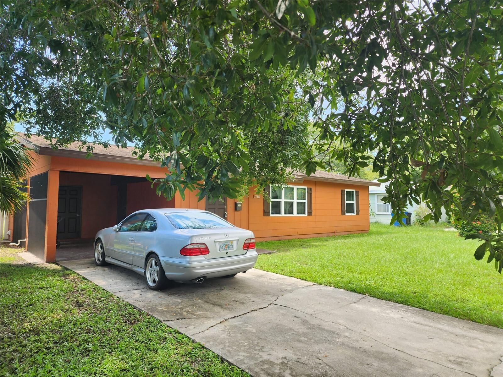 Property Photo: 1118 60th Avenue N FL 33703