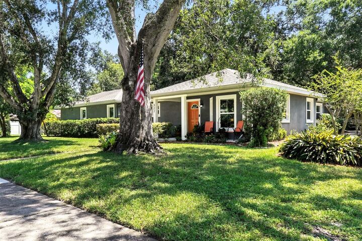 Property Photo:  327 S Lakeview Avenue  FL 34787 