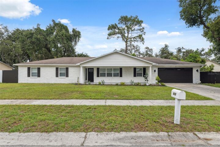 Property Photo:  410 Larrie Ellen Way  FL 33510
