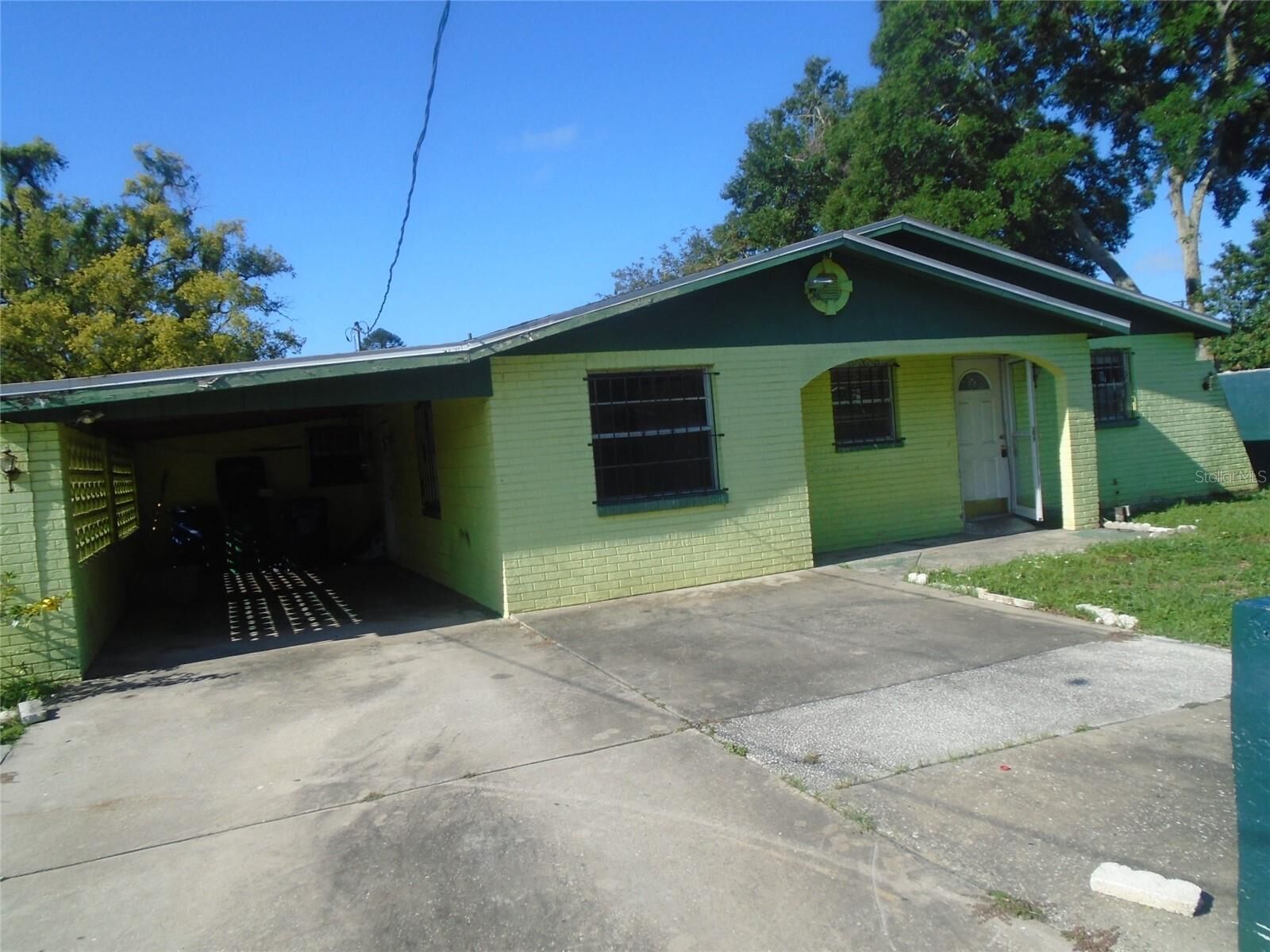Property Photo: 3011 E Ellicott Street FL 33610
