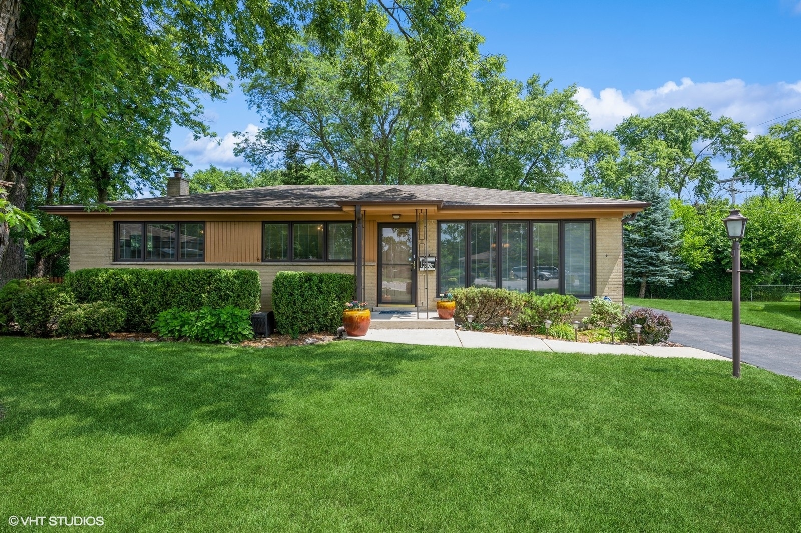 Property Photo:  2530 Donald Court  IL 60025 