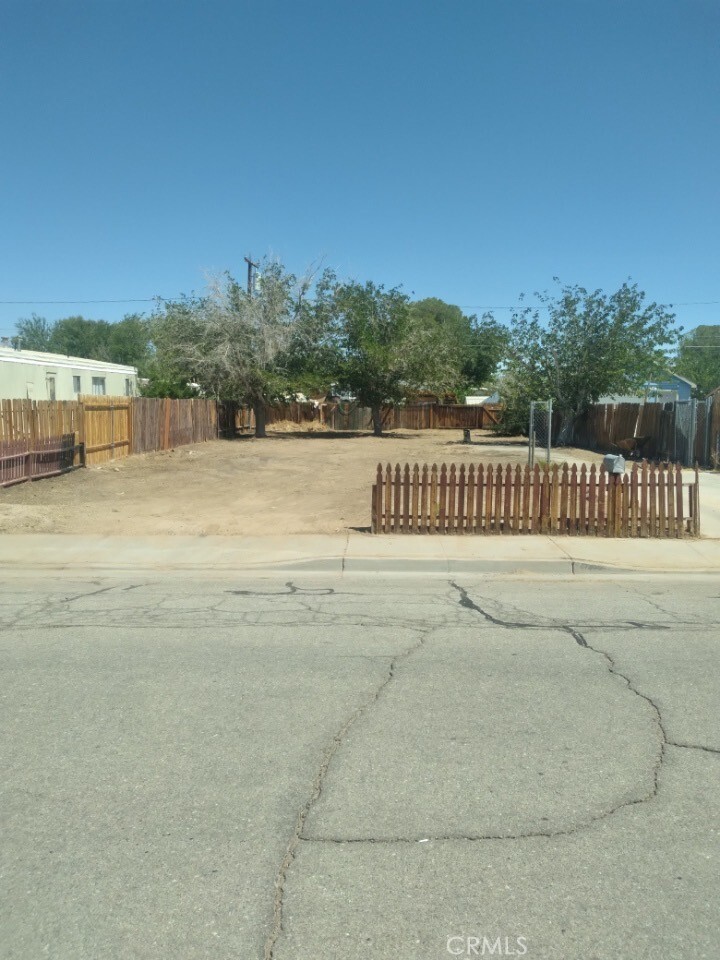 1320 W Saint George Avenue  Ridgecrest CA 93555 photo