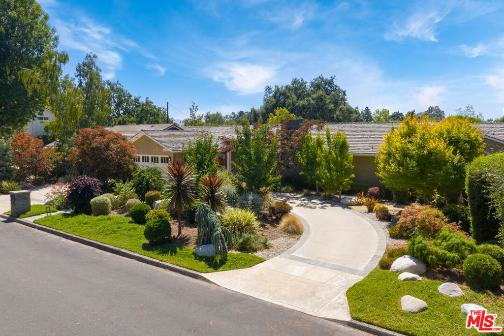 Property Photo:  1009 Jeannette Avenue  CA 91362