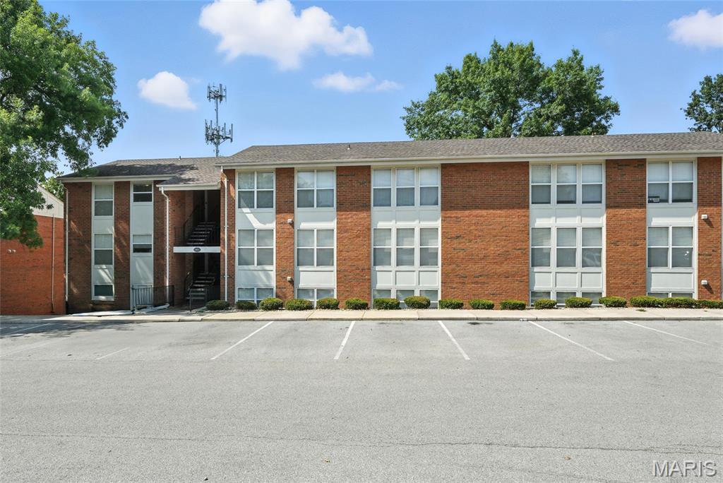 Property Photo: 1951 Greenpoint Drive 103 MO 63122