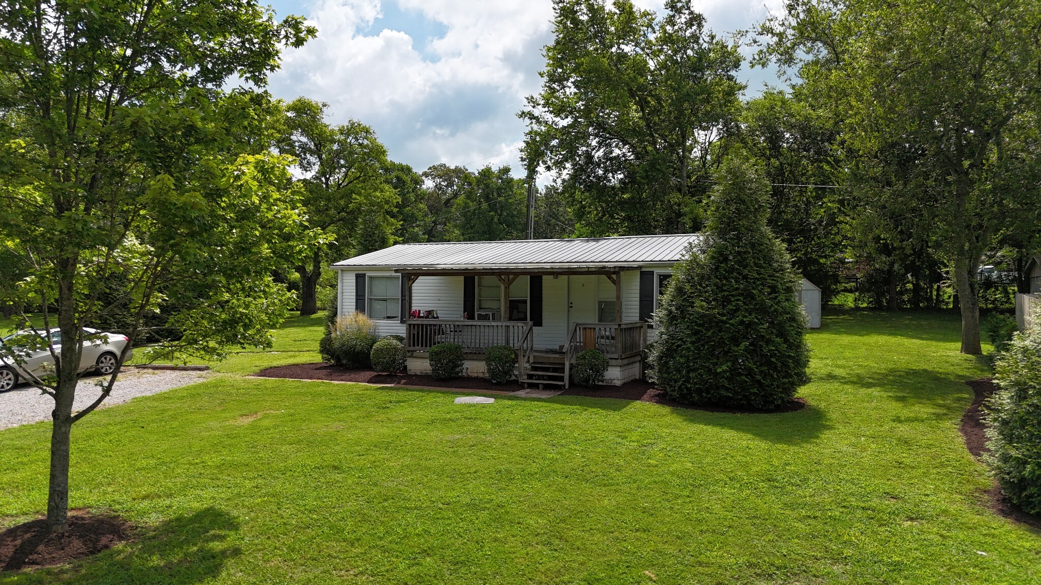 Property Photo: 1851 W Jefferson Pike TN 37129