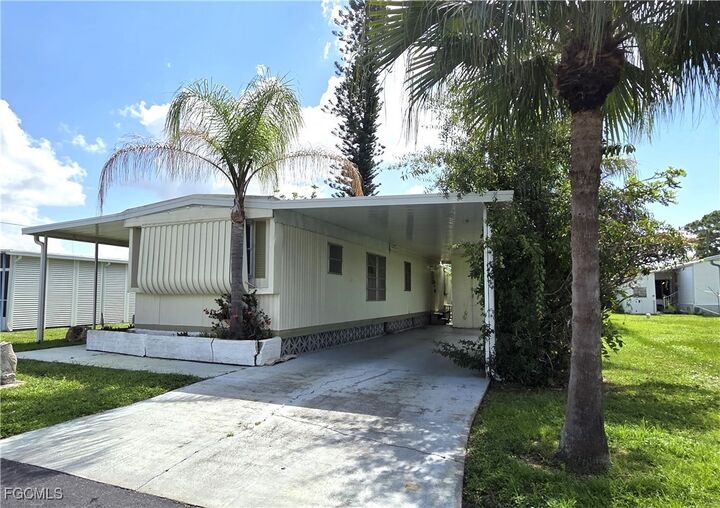 Property Photo:  623 Vista Drive  FL 33917 