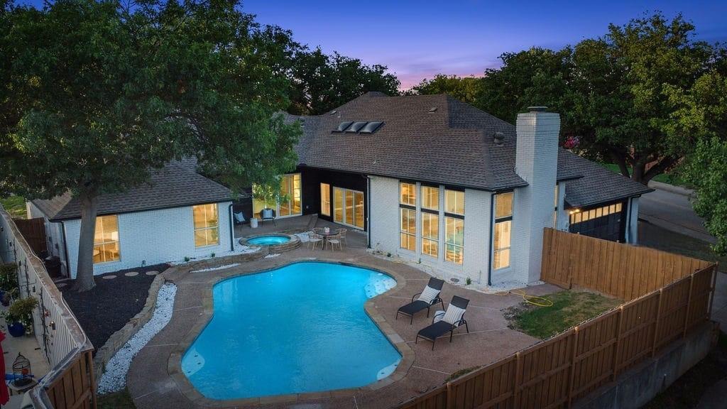 Property Photo: 5926 Mapleshade Lane TX 75252