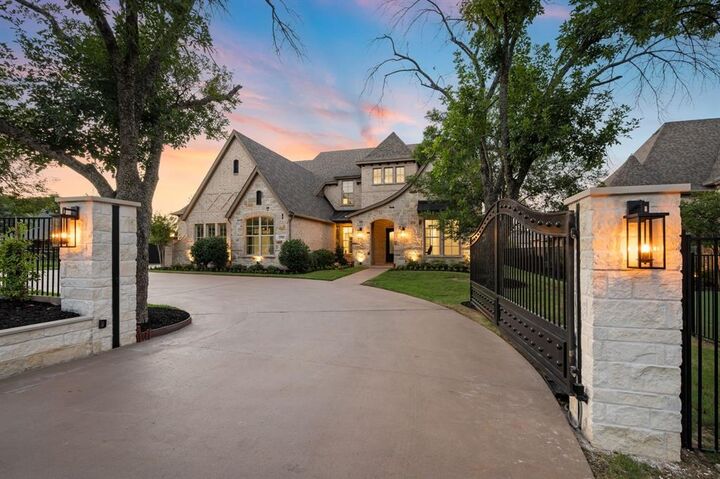 Photo de la propriété:  320 W Highland Street  TX 76092 
