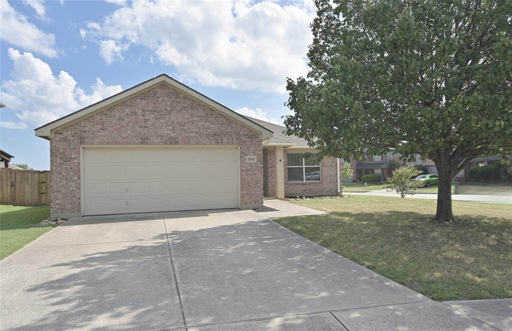 Property Photo: 1600 Withers Way TX 76249