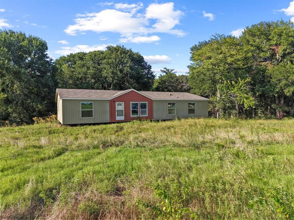 Property Photo: 405 Hemby Way TX 75418