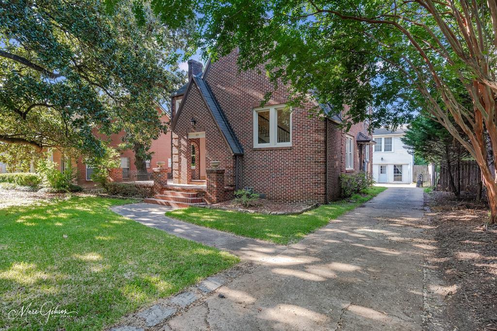 Property Photo:  919 Monrovia Street  LA 71106 