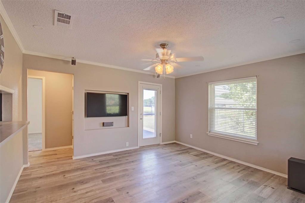 Property Photo: 1002 Oakchase Court TX 76020