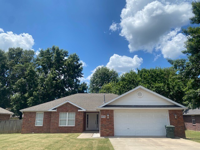 Property Photo: 805 N Blazing Star Drive AR 72704