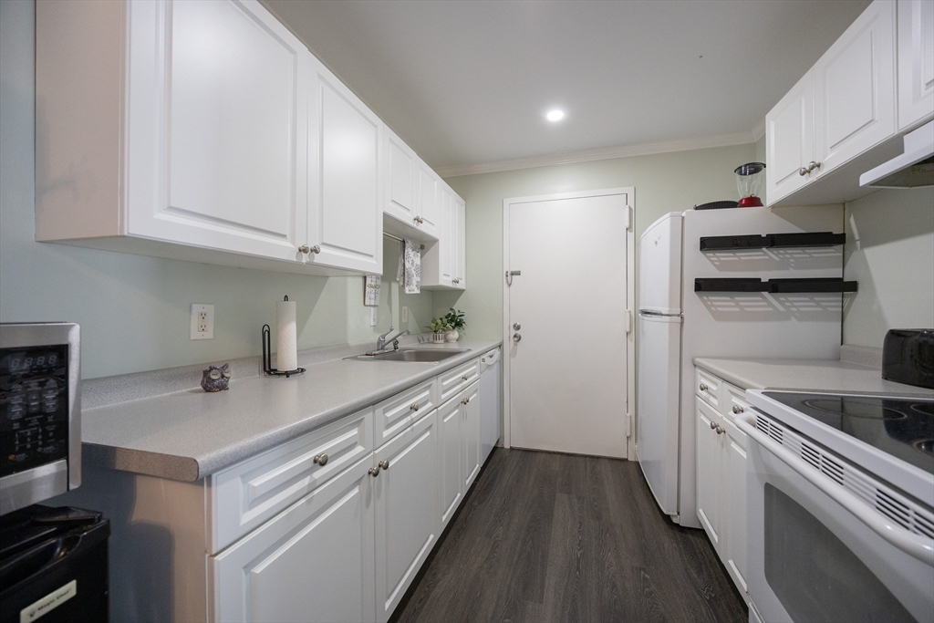 Property Photo:  7 Village Way 4  MA 01760 