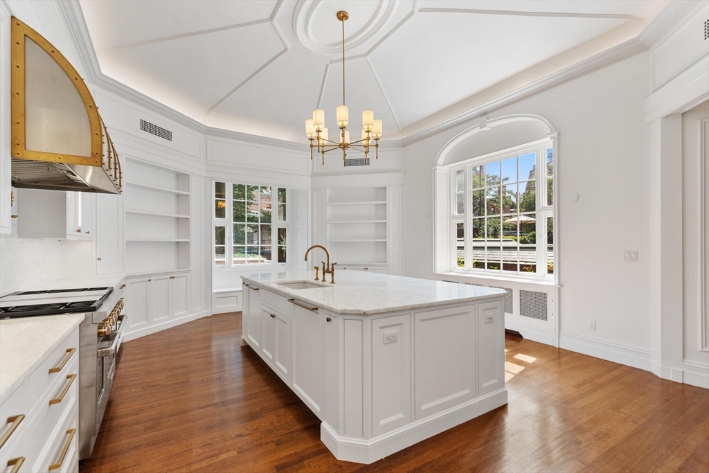 Property Photo:  20 Chestnut Street 1  MA 02108 