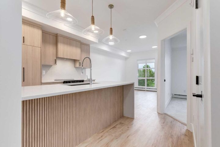 330 Dieppe Drive SW 406  Calgary AB T3E 2L4 photo