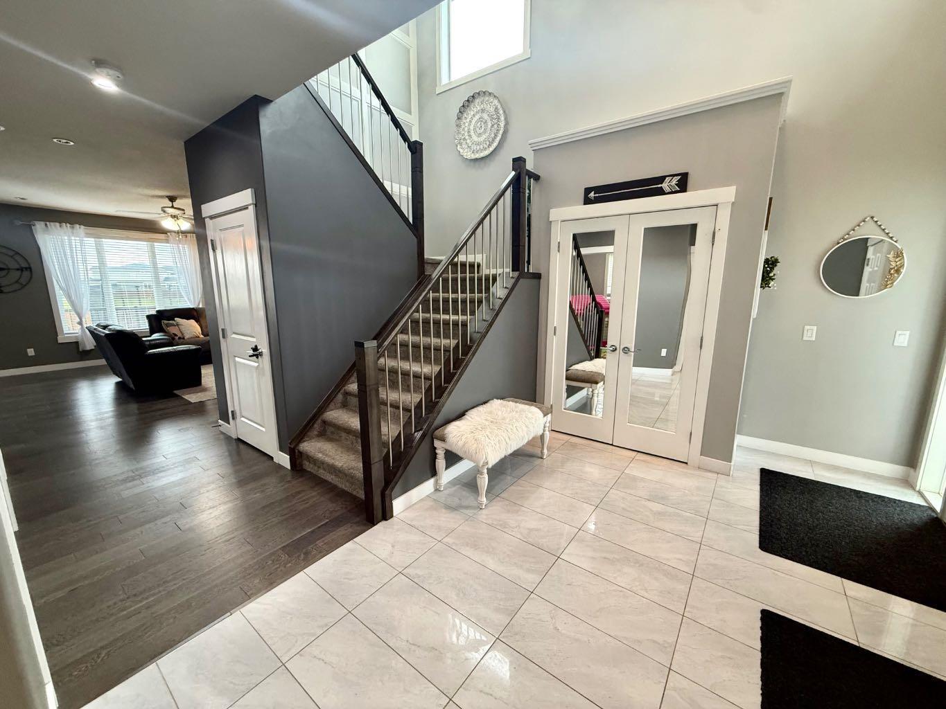 Property Photo:  864 Hampshire Crescent NE  AB T1V 0E4 
