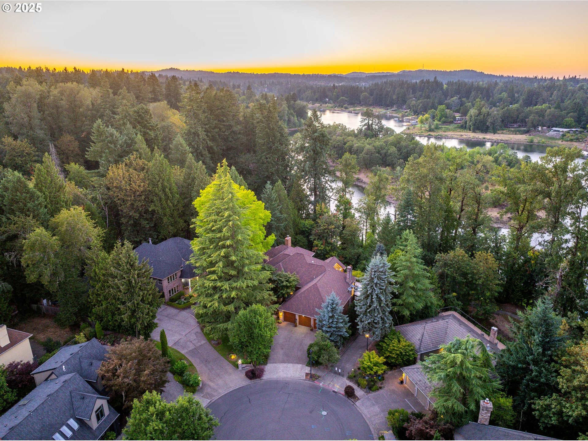 18225 River Edge Ct  Lake Oswego OR 97034 photo