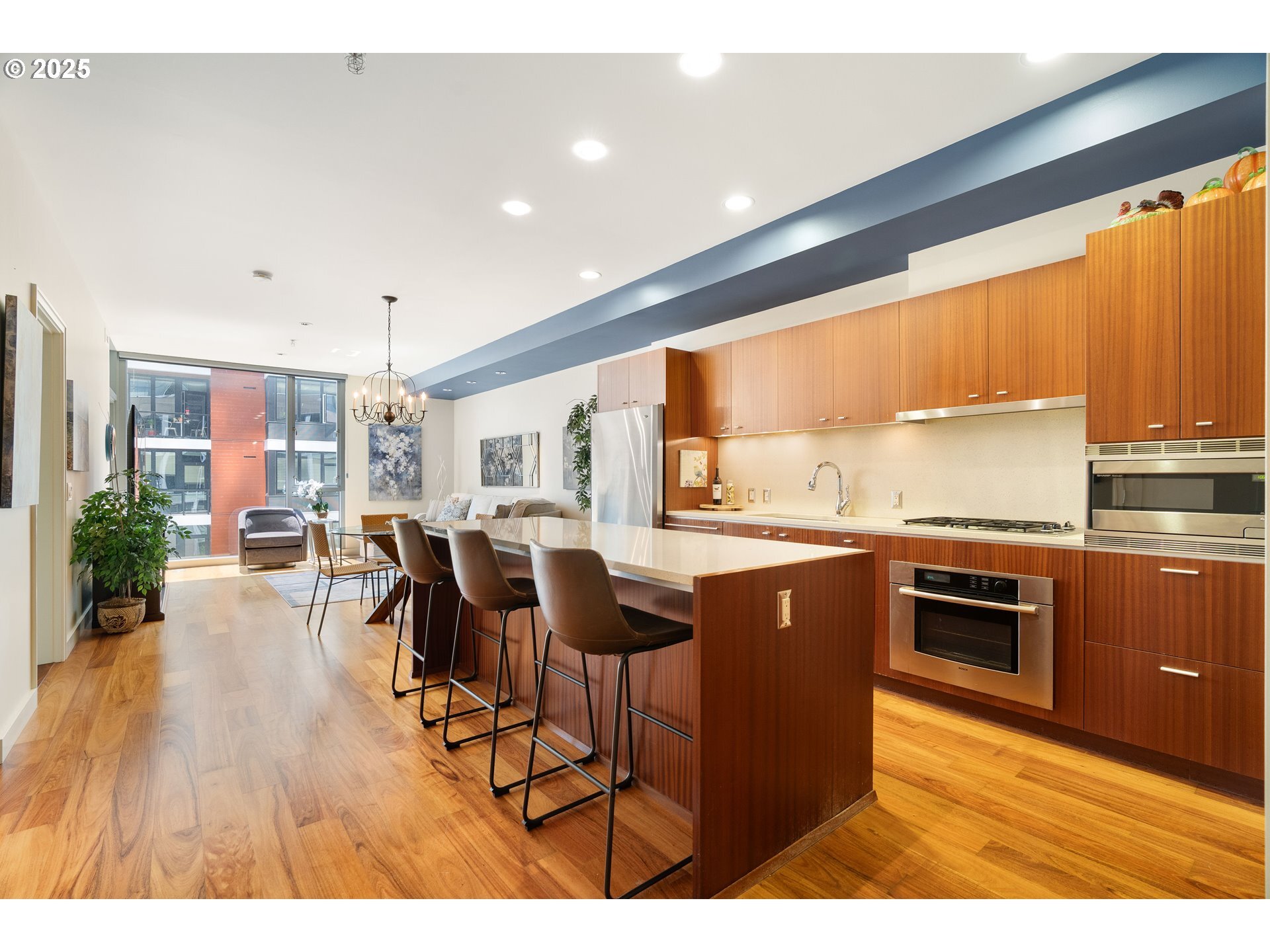 Property Photo: 841 S Gaines St 325 OR 97239