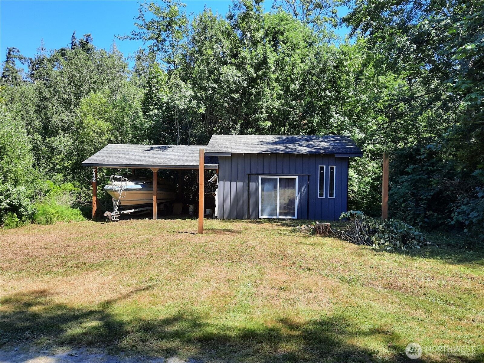 Property Photo:  42 F  Saratoga Dr  WA 98206 