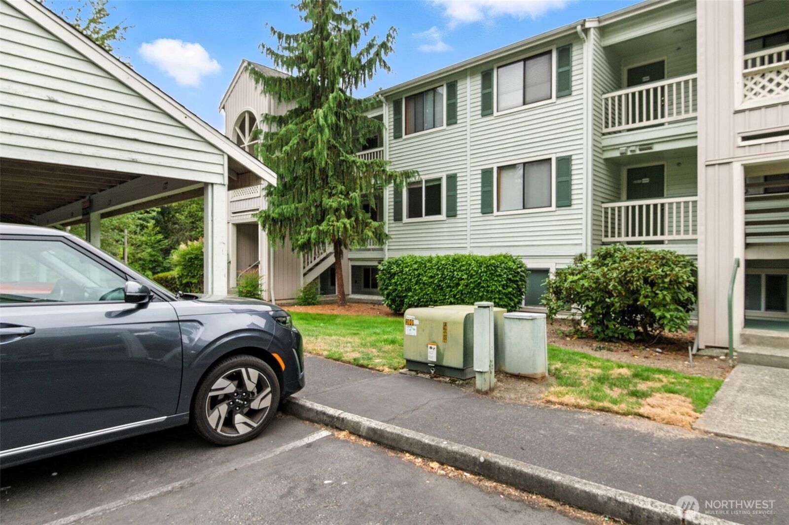 Property Photo:  25131  98th Place S E302  WA 98030 