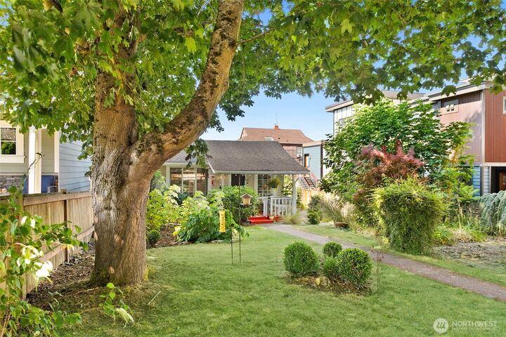 Property Photo:  142 N  84th Street  WA 98103 