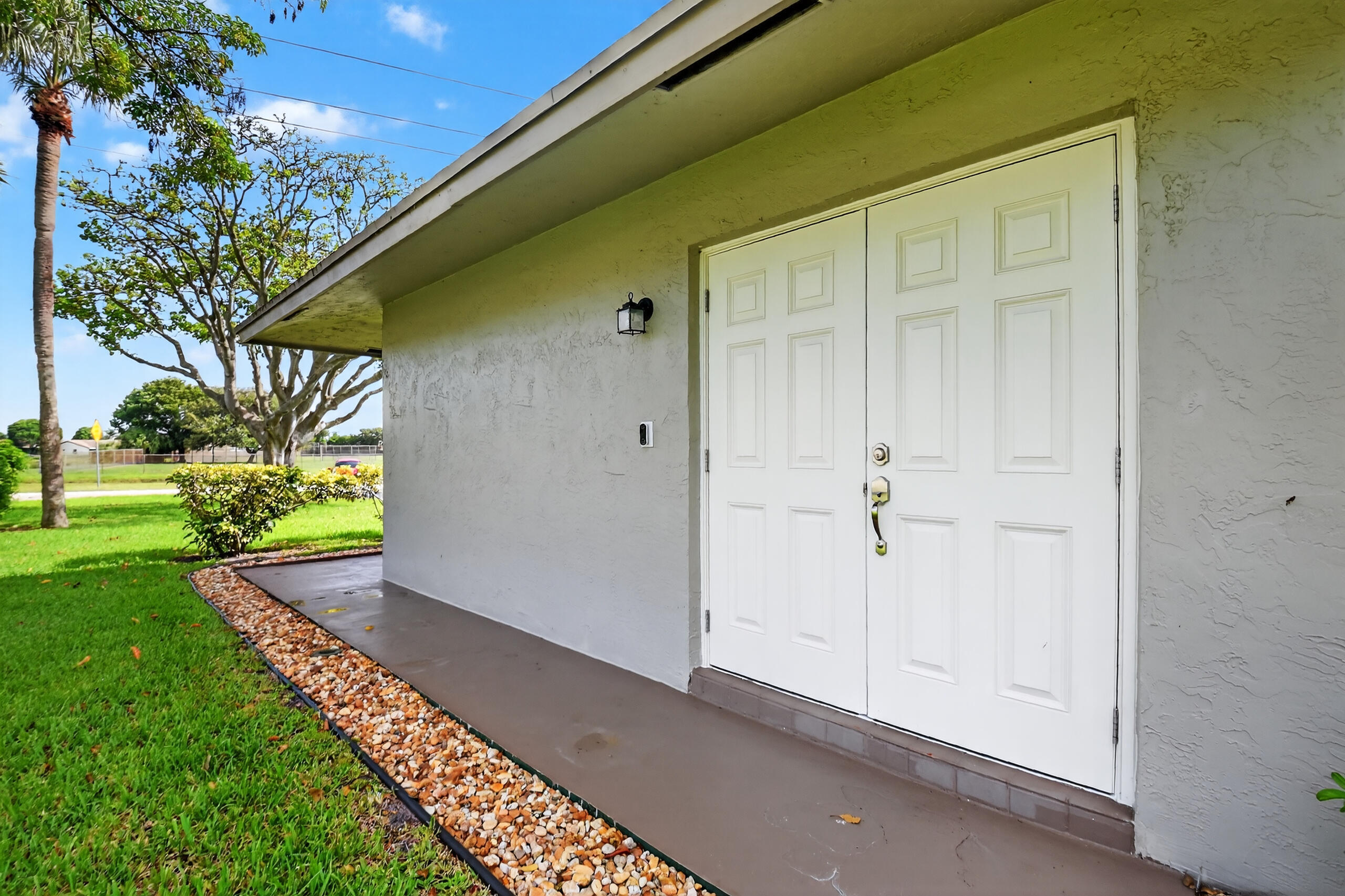 Property Photo:  1508 Palmland Drive  FL 33436 