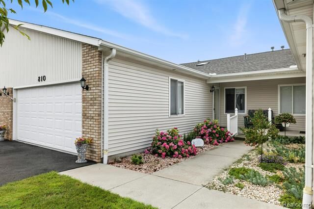 810 Crystal Lane  Marysville MI 48040 photo