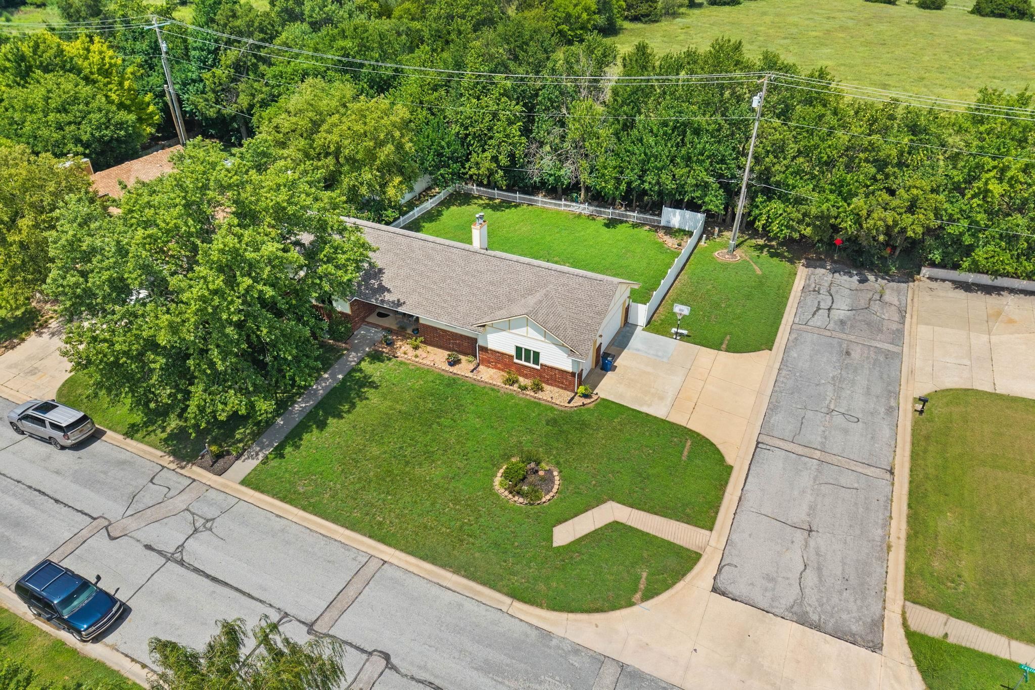 Property Photo: 15330 E Castle St KS 67230