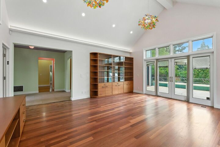 Property Photo:  881 Northampton Drive  CA 94303 
