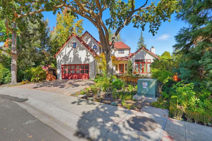 Property Photo: 881 Northampton Drive CA 94303